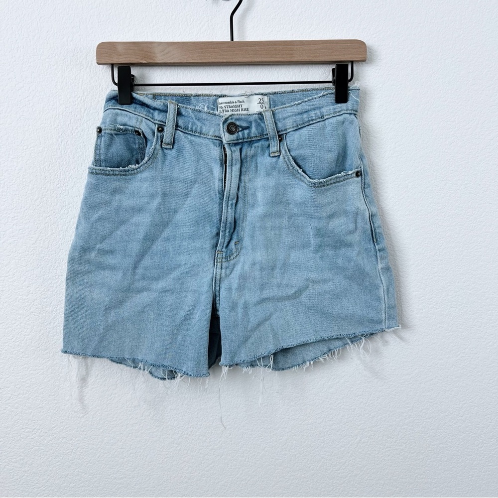 Abercrombie & Fitch 90s Straight High Rise Shorts